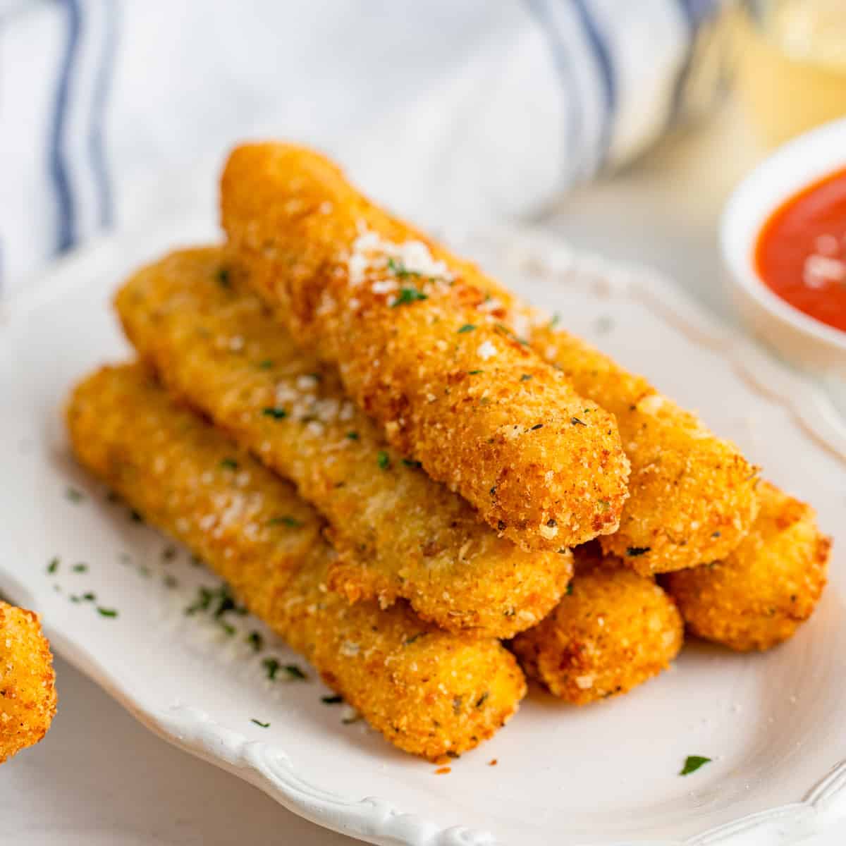 8 Piece Mozzarella Sticks – Harold's Chicken